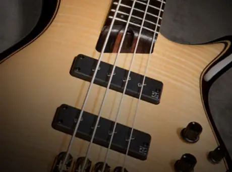 NAMM 2016: Ibanez Basses